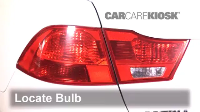 2009 Kia Optima EX 2.4L 4 Cyl. Éclairage Feu clignotant arrière (remplacer l'ampoule)